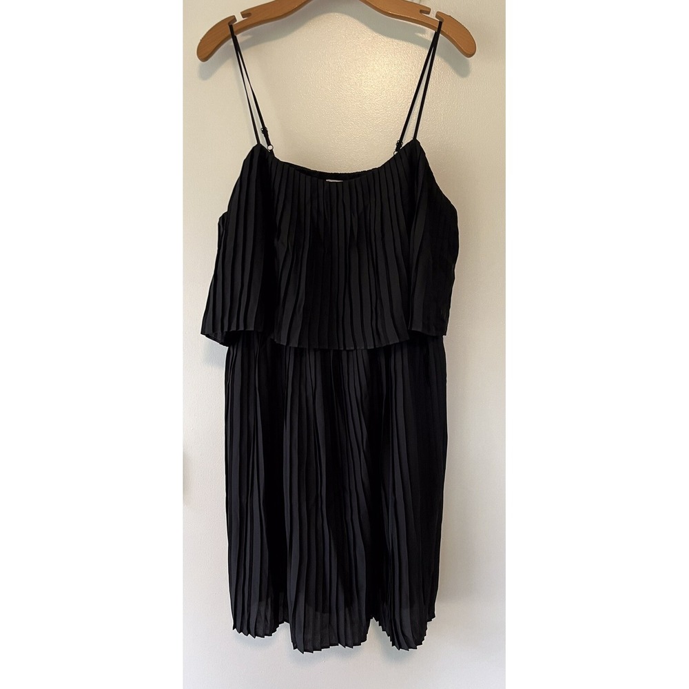 Black Dress Size Large Tiered Pleated Crinkle Adjustable Strap Flowy Fun‎